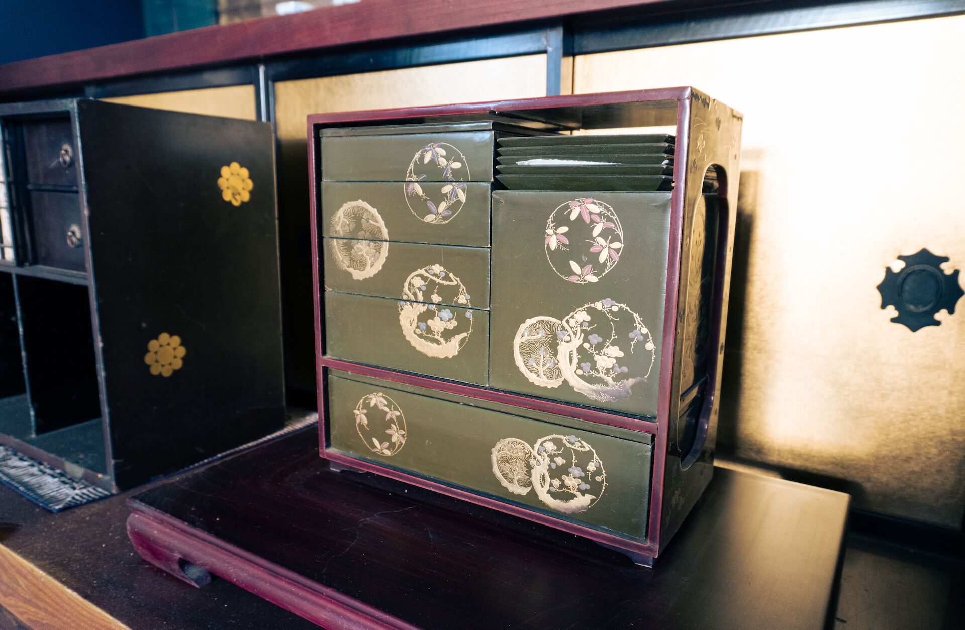 蒔絵の小箪笥