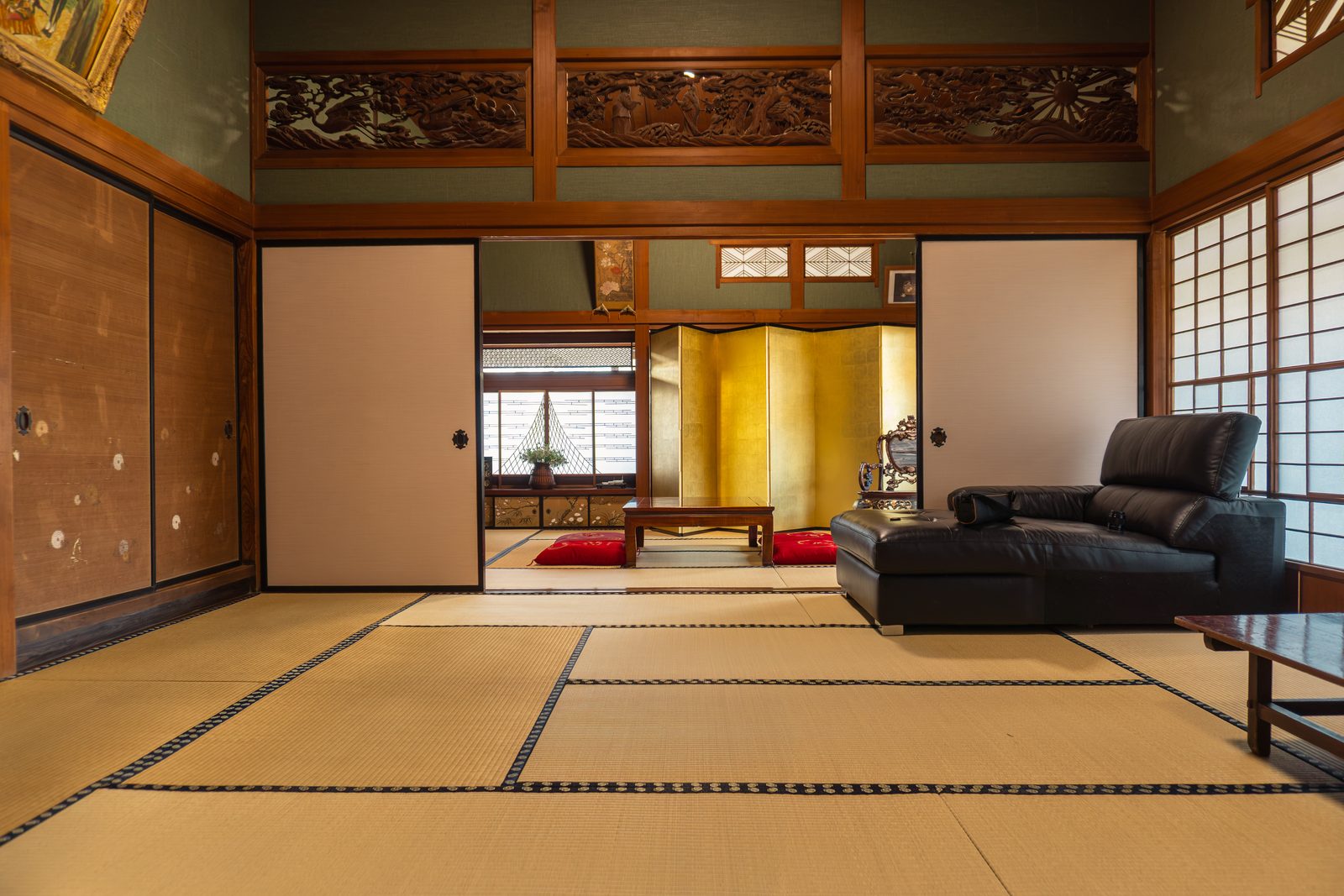 Main room with carved transoms