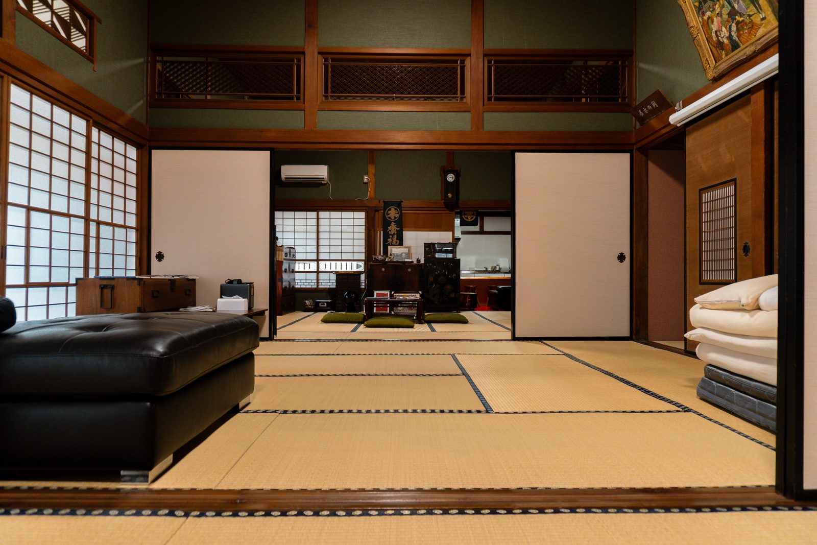 Connecting rooms with the fusuma open